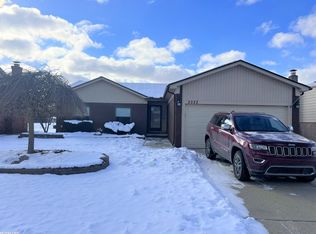 3322 Dobbin Dr, Sterling Heights, MI 48310
