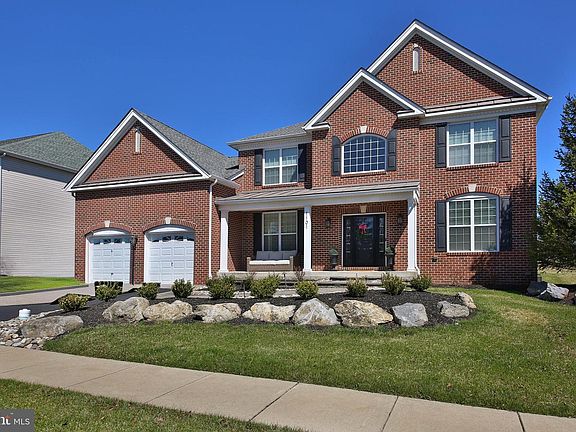 2nd image of 1101 Berthas Way