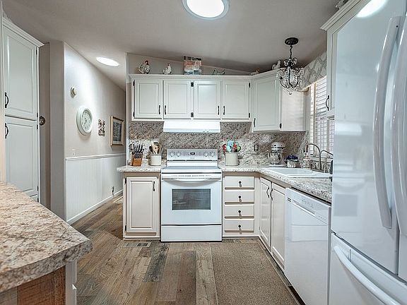 3rd image of 1950 E 24th St Lot 75
