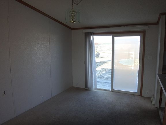 3rd image of 211 Flint Dr