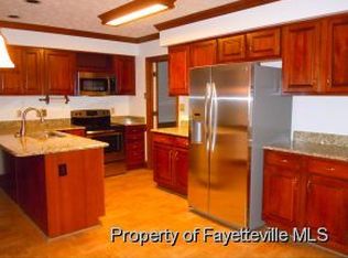 5758 Bear Creek Cir, Fayetteville, NC 28304