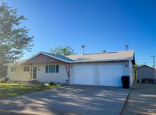 300 Dennis Dr, Burley, ID 83318