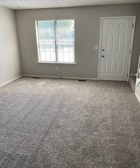 400 NE Timbercreek Dr #400 — Photo 2