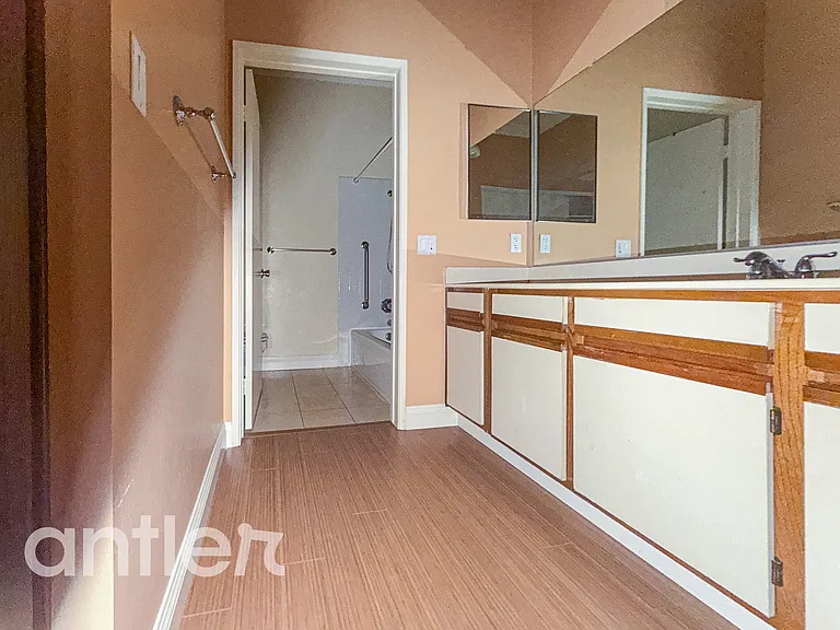 534 S Saint Andrews Pl #J416 — Photo 3
