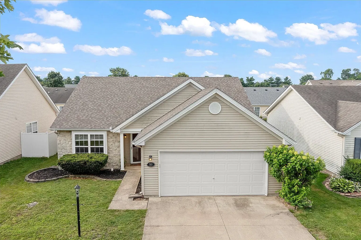3 bed, 1421 sqft, $2,100 — Photo 1