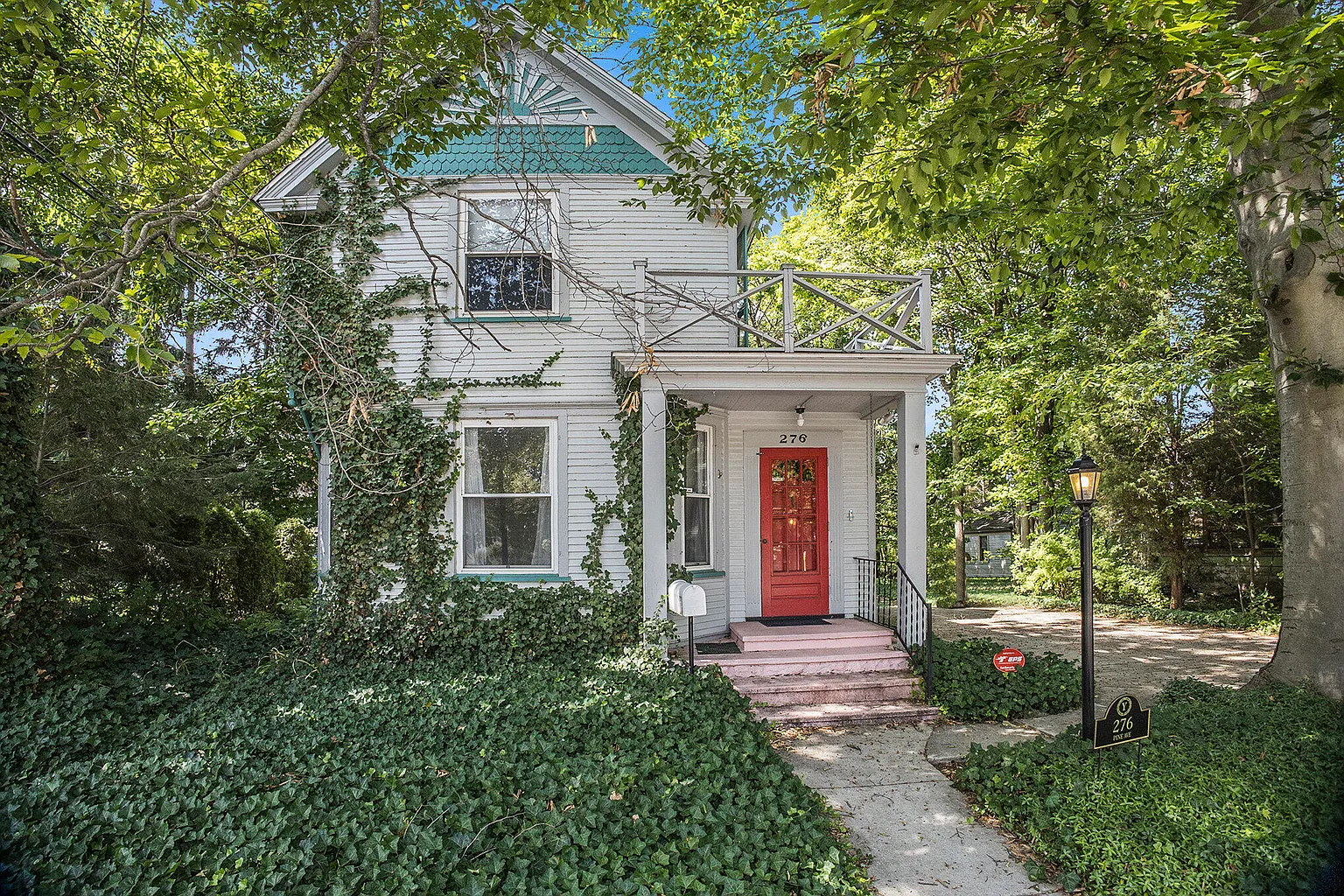 276 Pine Ave photo 1