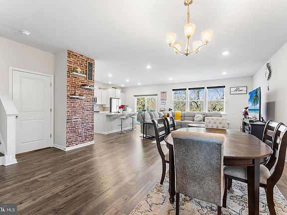 4th image of 99 Morley Blvd