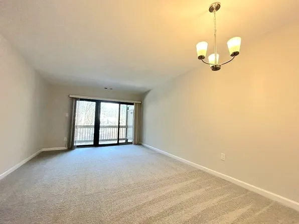 5818 Royal Ridge Dr Unit M, Springfield, VA 22152