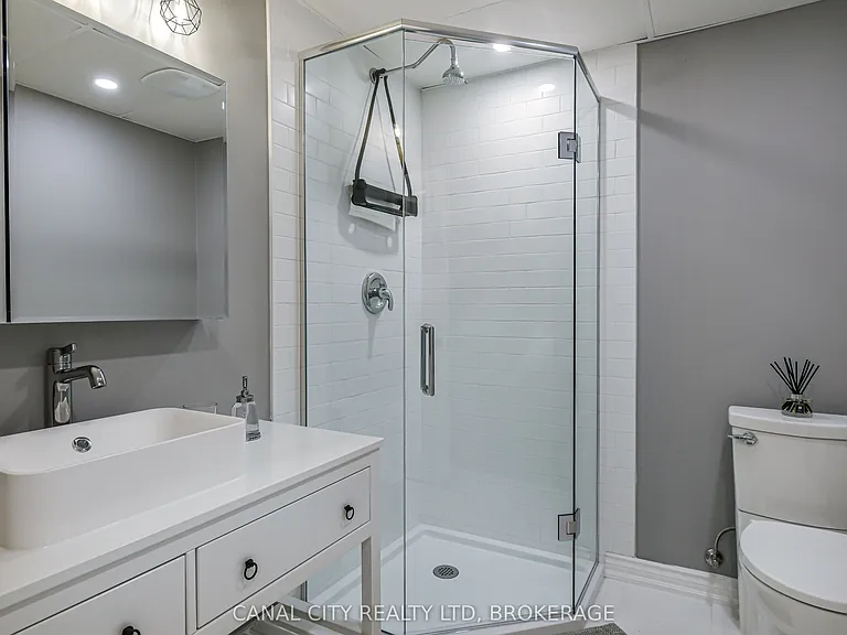 6 Colton Ave — Photo 26