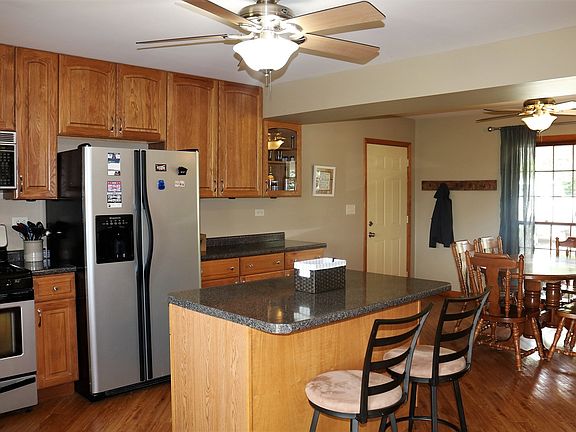 4th image of 414 Maplewood Dr