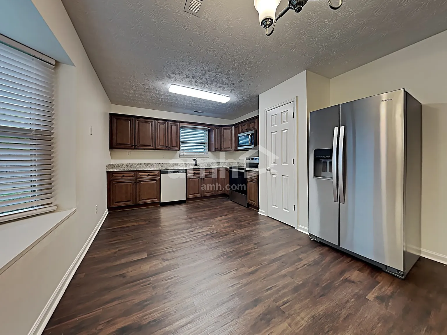 3 bed, 2.0 bath, 1460 sqft, $2,095 — Photo 3