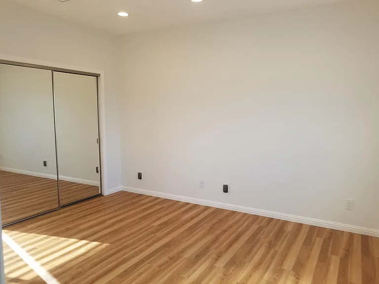 1429 S Sycamore Ave — Photo 11