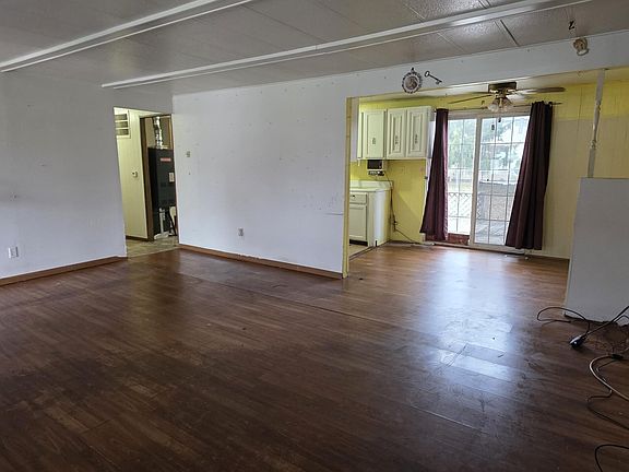 3rd image of 2412 Howard St