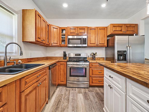 3rd image of 188 Davis St