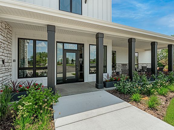State-Of-The-Art Clubhouse