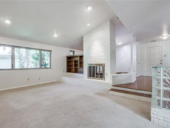 5th image of 3535 Courtdale Dr