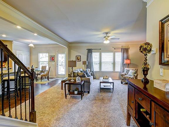 3rd image of 698 Pine Ln
