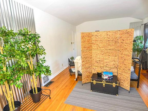 5th image of 725 N Gardner St #2