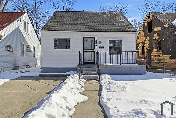 1st image of 18042 Russell Ave