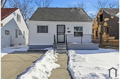 18042 Russell Ave Photo 1