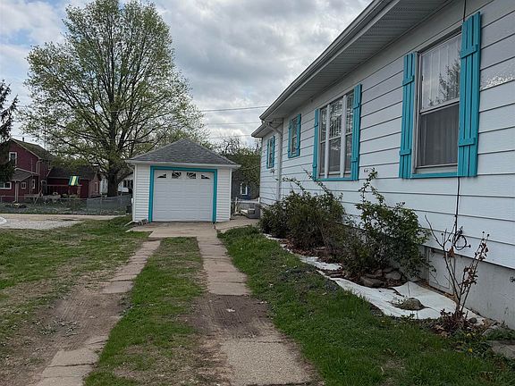 3rd image of 2826 Avenue L
