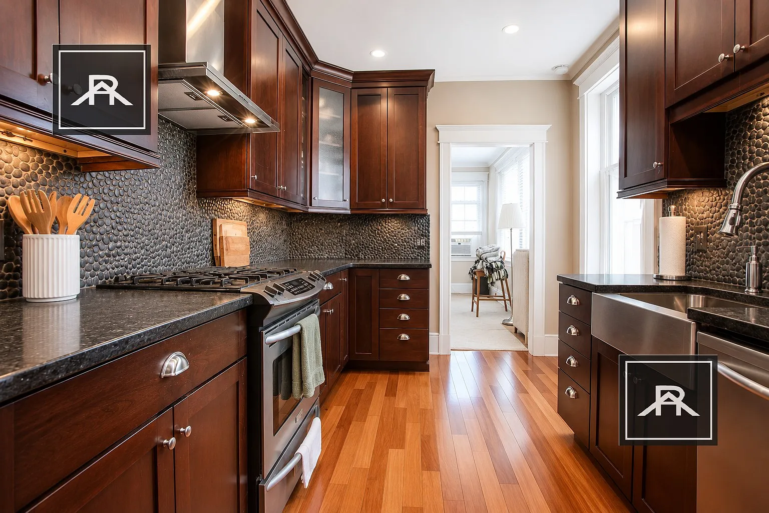 2 bed, 1.0 bath, 945 sqft, $3,300 — Photo 2