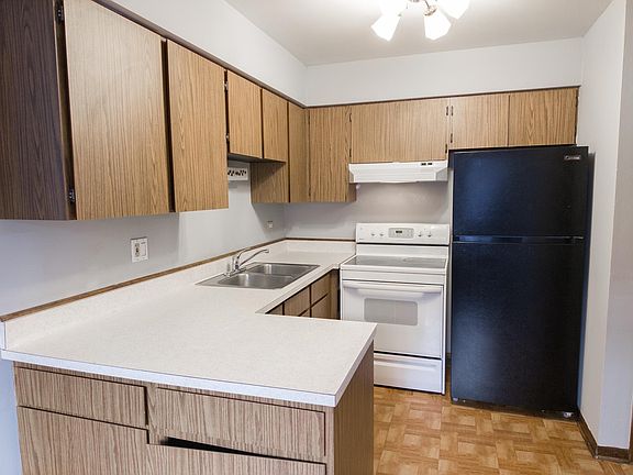 4th image of 17754 Rosewood Dr APT 2N