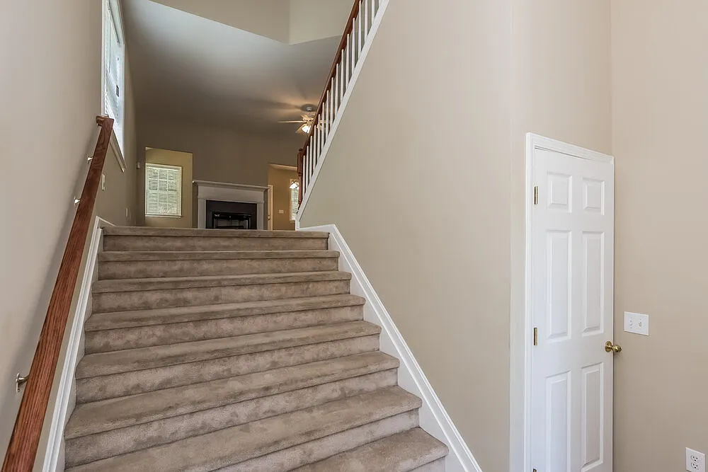 4 bed, 3.0 bath, 2664 sqft, $3,040 — Photo 2