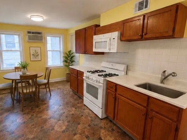 2031 W 19th St, Chicago, IL 60608