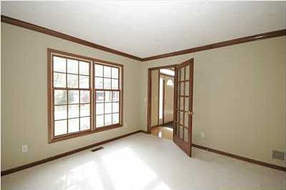 3rd image of 3319 Falcon Bluff Dr NE