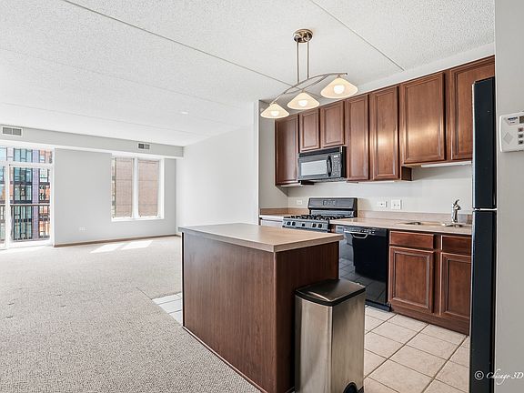 3rd image of 515 Main St APT 507
