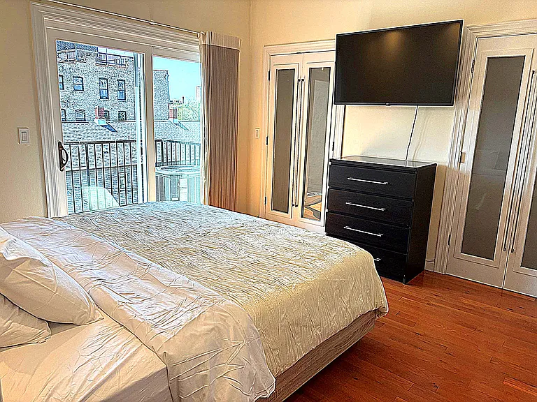 622 N May St #C — Photo 13