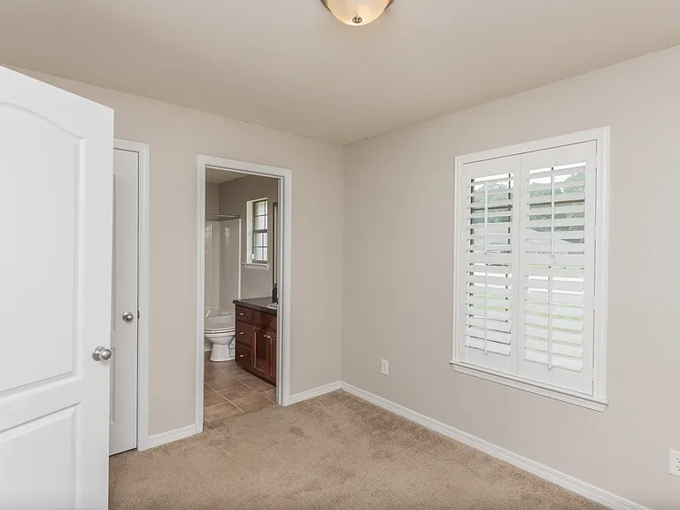 8770 Kennedy Dr — Photo 26