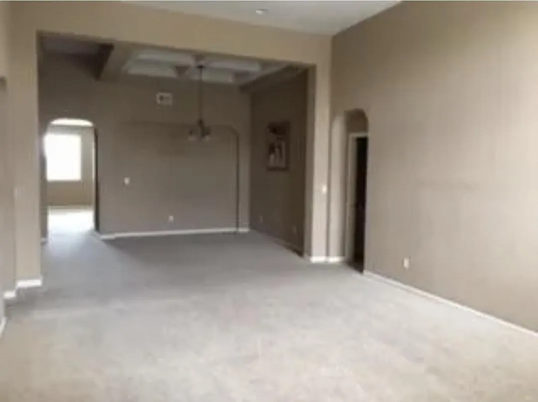 Building Photo - 376 Noble Dr