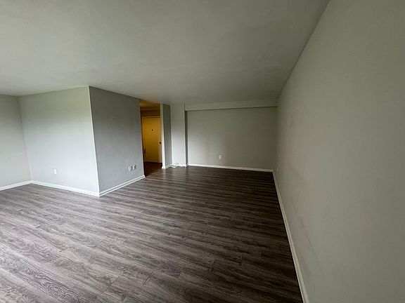 5th image of 11820 Edgewater Dr APT 115