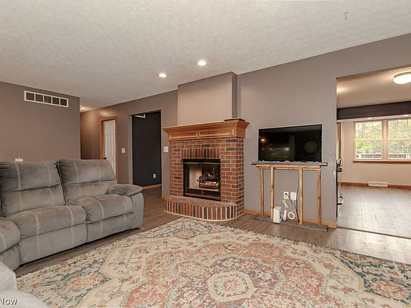 4th image of 9249 Lake Shore Blvd
