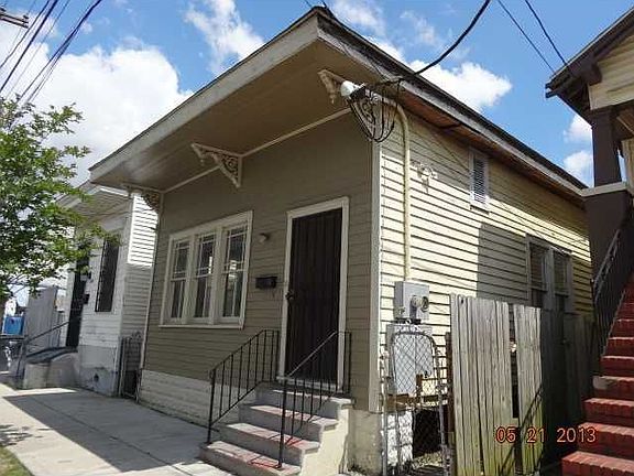 2nd image of 2258 Urquhart St