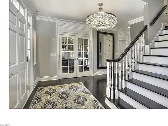 3rd image of 2512 Interlachen Ln