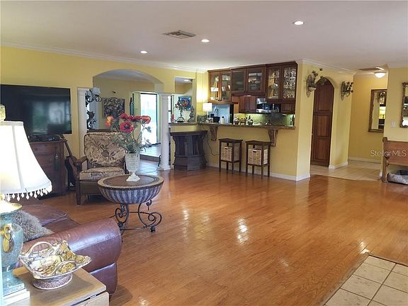 3rd image of 4251 Dryden Cir