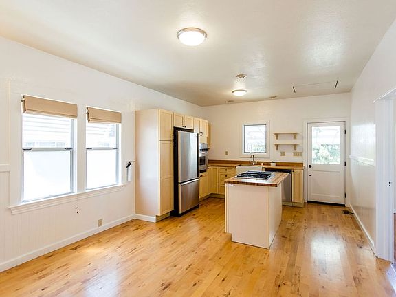 4th image of 870 Joaquin Ave