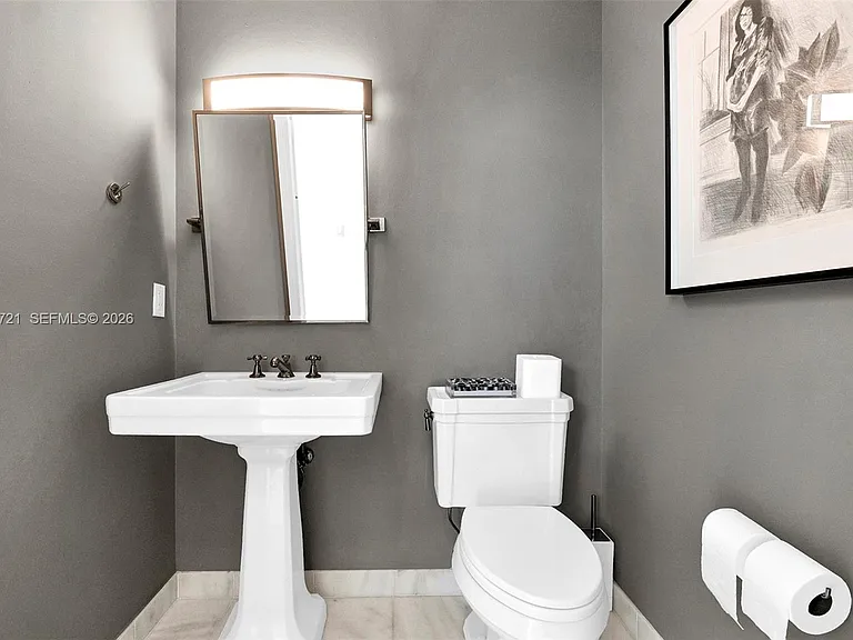 50 S Pointe Dr #2702 — Photo 34