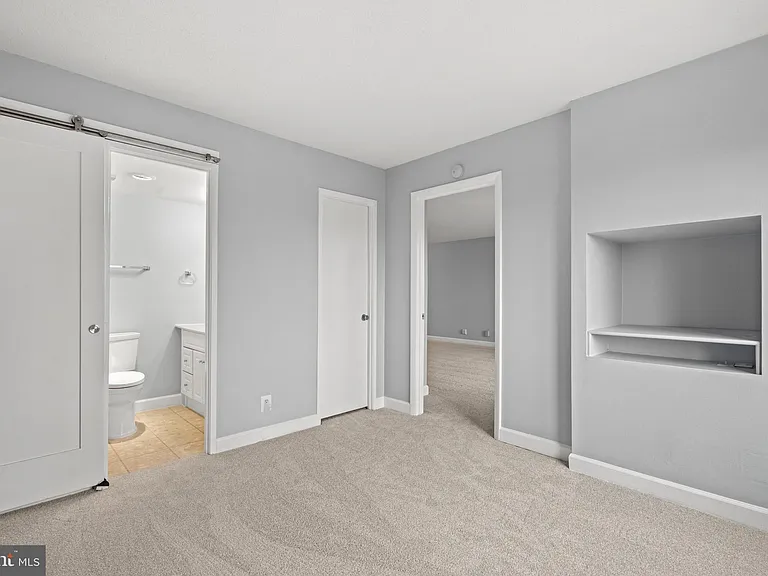 307 Yoakum Pkwy #703 — Photo 28