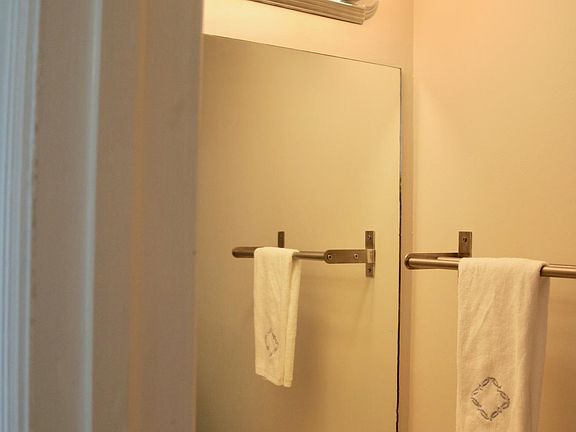 5th image of 2727 Greystone Dr APT D