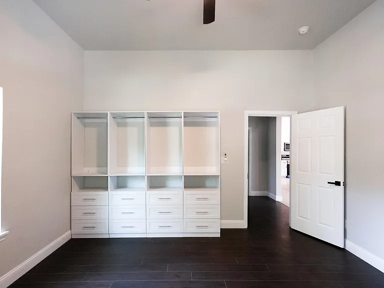 2303 Walworth St — Photo 22