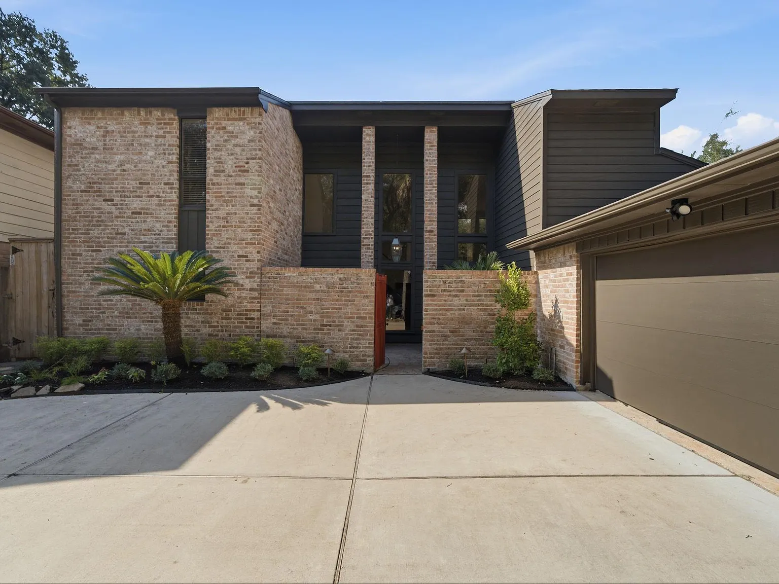 3 bed, 2.5 bath, 2228 sqft, $3,500 — Photo 2