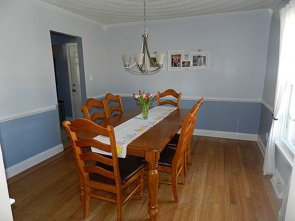 3rd image of 425 Longdale Cres