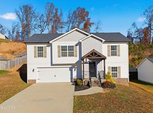 8000 Poplar Grove Ln, Powell, TN 37849