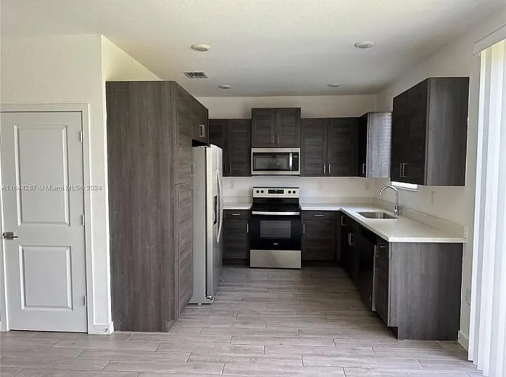 1092 SE 23rd Ave #3 — Photo 6
