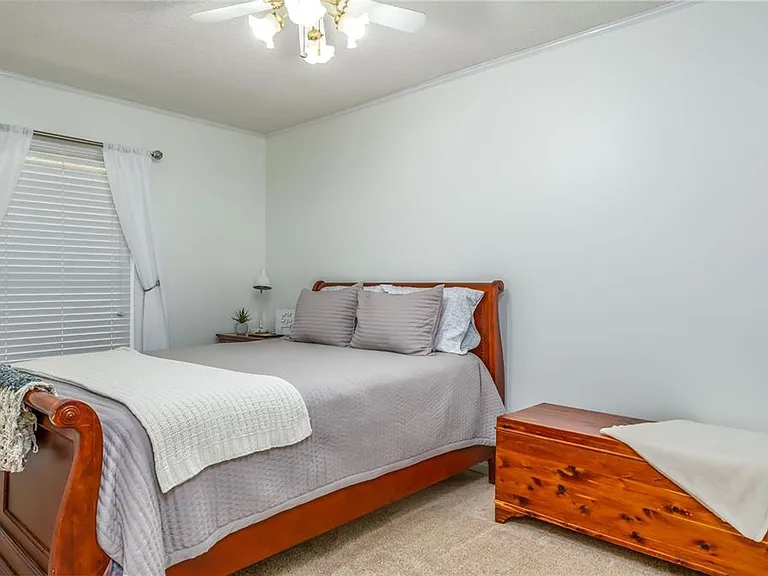 200 Davors Dr — Photo 11