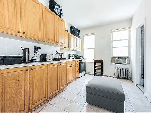 3rd image of 169 Jefferson St #2R